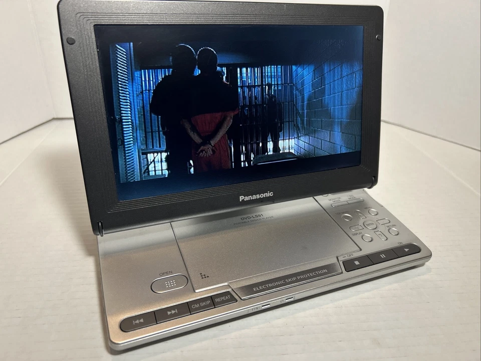 Panasonic DVD-LS91 портативный DVD-плеер (9») с зарядным устройством - Изображение 3 из 4