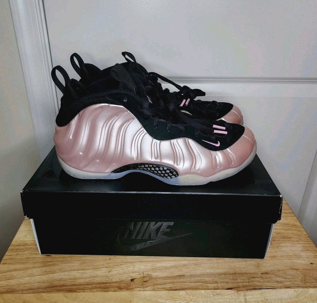Nike Air Foamposite One DMV Cherry Blossom Pink Black Sneaker Nike Air Foamposite One DMV Cherry Blossom Pink Black Sneaker