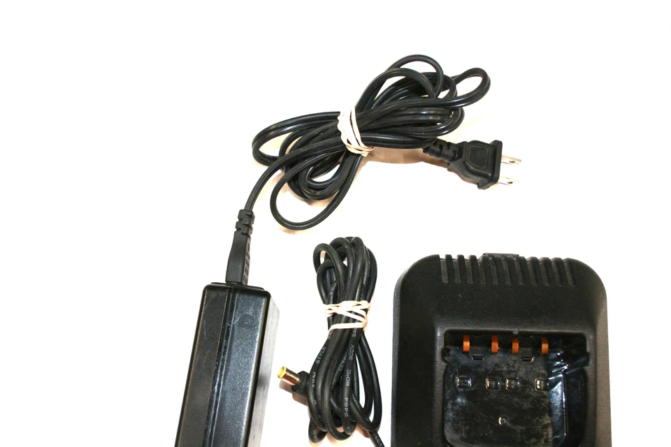 KENWOOD KSC-24 RADIO CHRG TK3100 TK3101 TK2100 TK480 TK290 TK390 W/Power Supply - Image 3 of 4