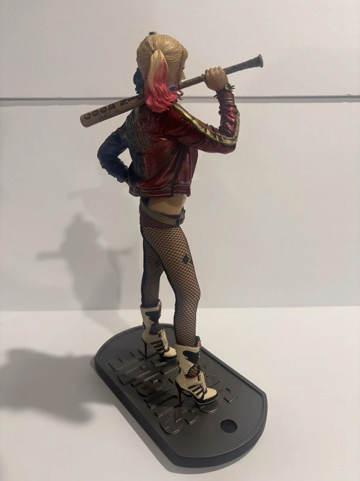 Estatua Harley Quinn del Escuadrón Suicida de DC Foto 3 de 4