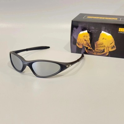 Oakley Mitute Silver Vintage Sunglasses Gorpcore USA Y2K Avantgarde Archive