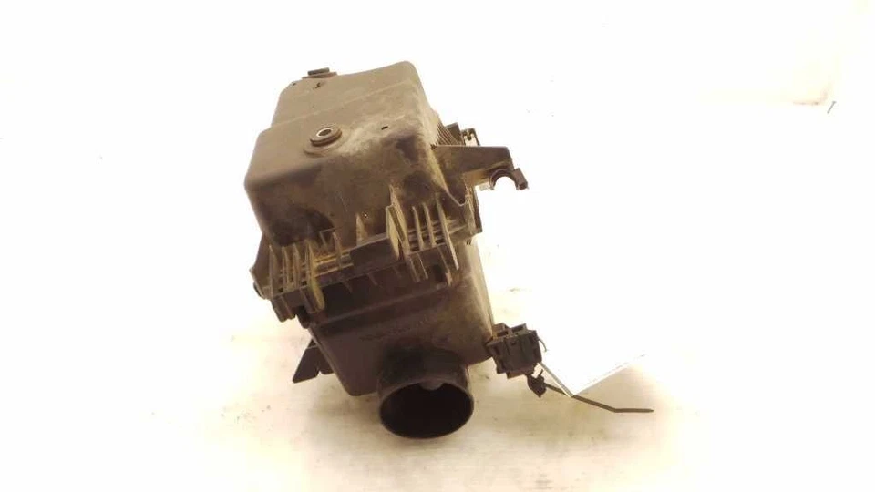 02-08 TOYOTA COROLLA 1.8L V4 AIR CLEANER BOX - Image 2 of 4