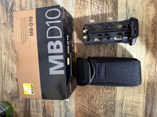 Nikon MB-D10 Battery Grip   Mint Condition w/ Original Retail Box