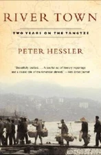 River Town: Two Years on the Yangtze - Paperback By Hessler, Peter - GOOD