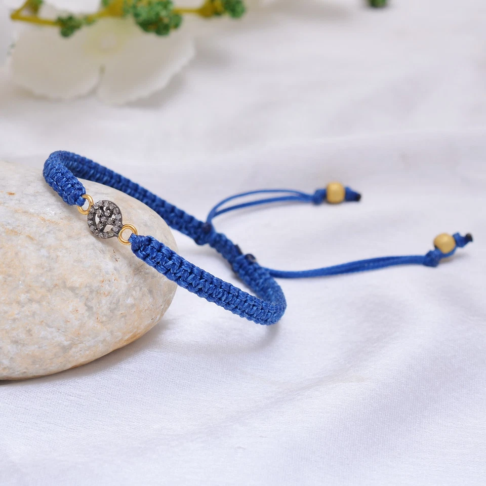 Brazalete ajustable de plata de ley 925 y oro con punta de diamante azul macramé Foto 3 de 4