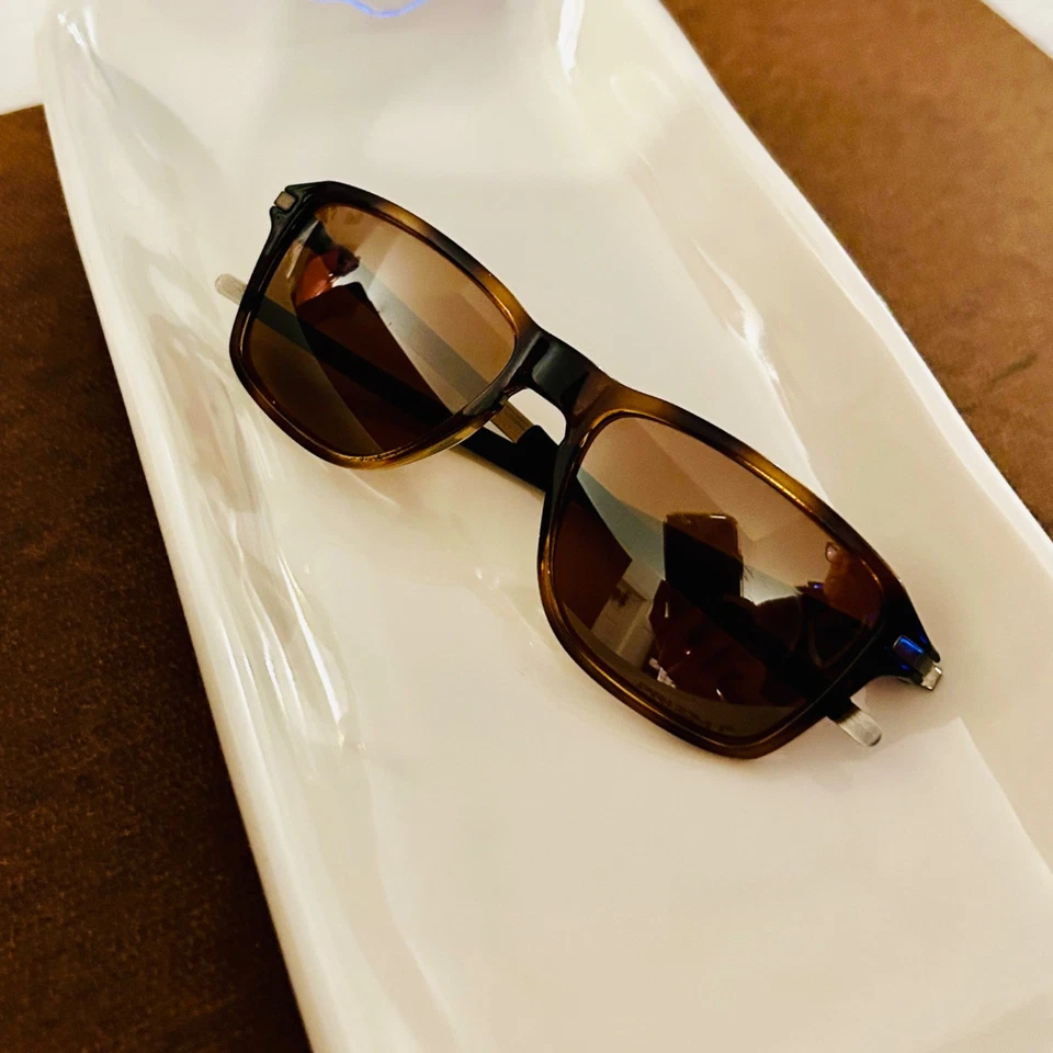 Oakley Wheel House Sunglasses 0009469 Brown Tortoise Frame Prizm Polarized Lens - Image 3 of 4