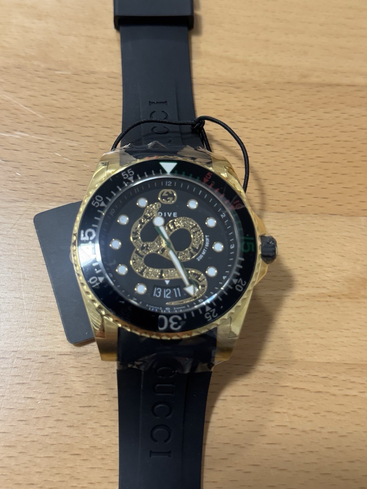 Gucci Dive 45mm Gold Black Stainless Steel Case with Rubber Band Men Wristwatch