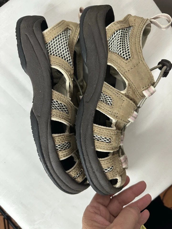 LL Bean Hiking Water Sandals Shoes Women Sz 7 Outdoors Tan Pull Tab EUC - Image 4 of 4