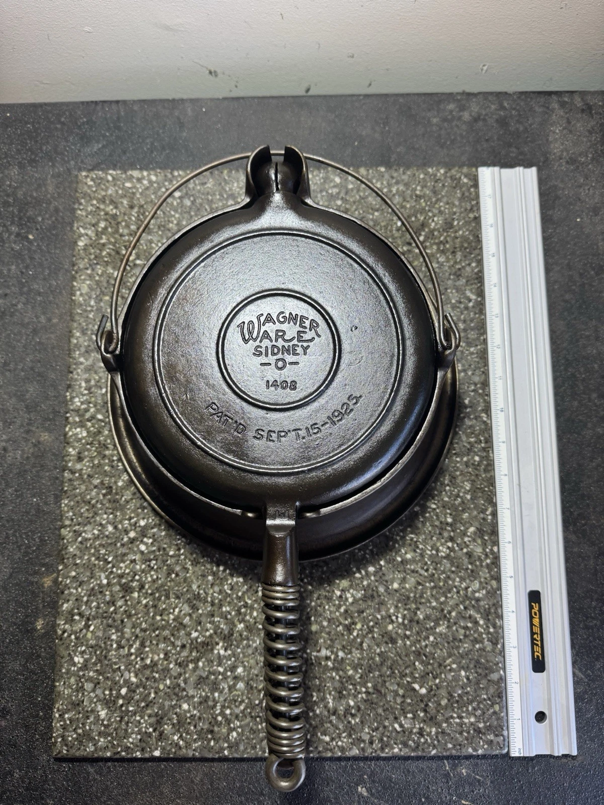 Vintage Wagner Ware Sidney O No. 8 Cast Iron Waffle Iron 1408 Complete
Opens in a new window or tab