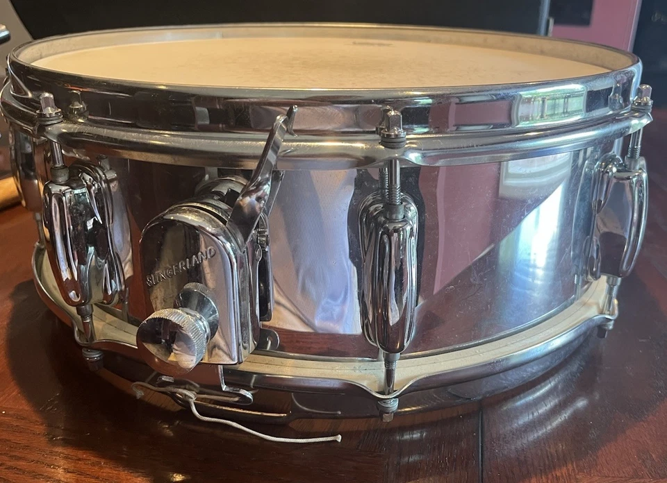 非常好的 70 年代 Chrome Slingerland 14 英寸 x 6 英寸小军鼓带支架、钥匙、箱子、棒子 — 第 3/4 张图片