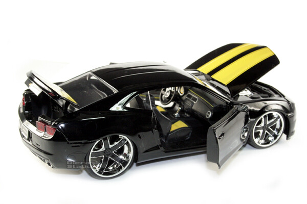 Camaro SS 2010 format 1/24 20 cm x 8.5 cm voiture en métal bleu Jada