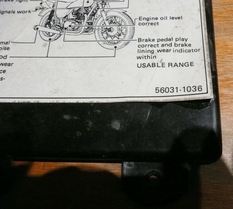 Kawasaki KZ440B KZ440 1980 debajo del asiento manual cubierta papeles almacenamiento Foto 2 de 3