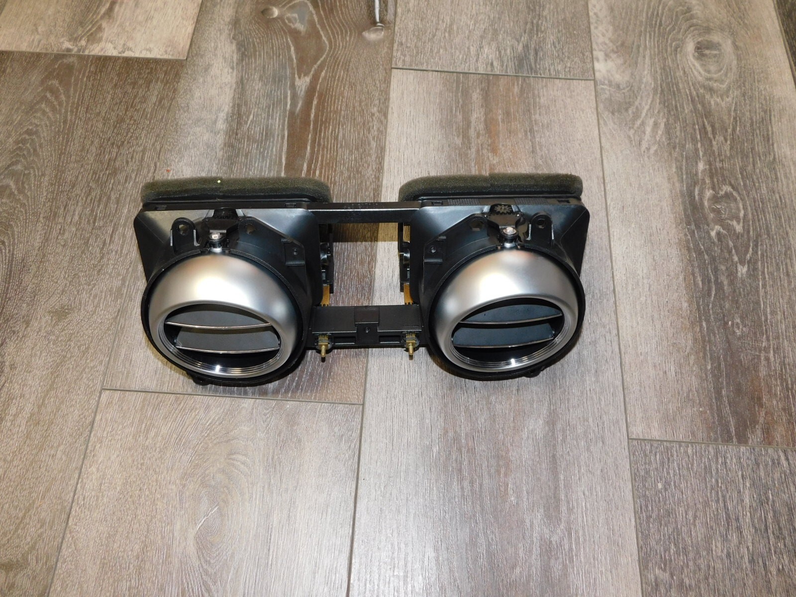 06-12 BENTLEY FLYING SPUR AIR VENTS OEM# 3W0 819 110 F