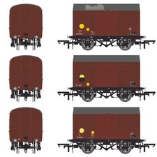 Accurascale ACC2056 SR Banana Van Tadpole ex-D1479 British Railways Depart x3