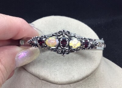 Vintage Sarah Coventry Simulated Opal & Black Stone Bangle Bracelet 6.5'' E781