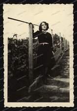 Photo-Stuttgart-North-Vineyards-Wengert-Vines-Woman-3