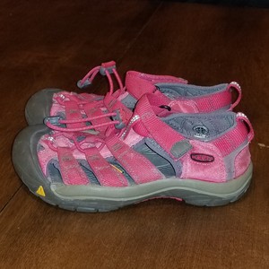 keen pink sandals