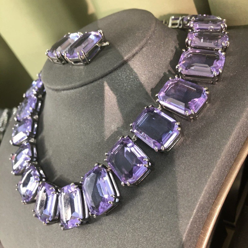 Collar Swarovski Amatista Milenia con Diamantes Cuadrados y Forma de Caramelo Foto 2 de 4