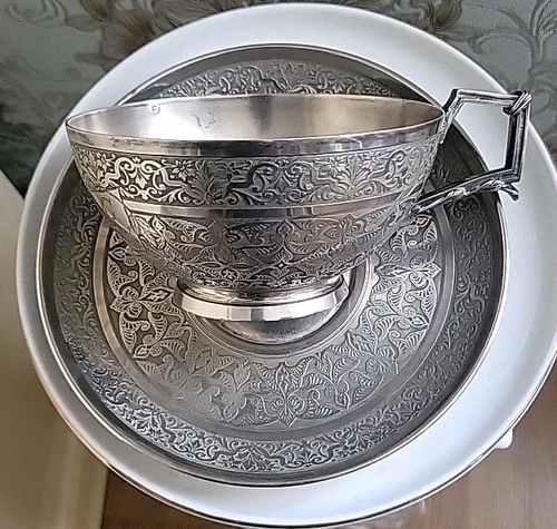 Tasse Sous Tasse En Argent Massif,Décor de décorations géométriques. Poids.320g