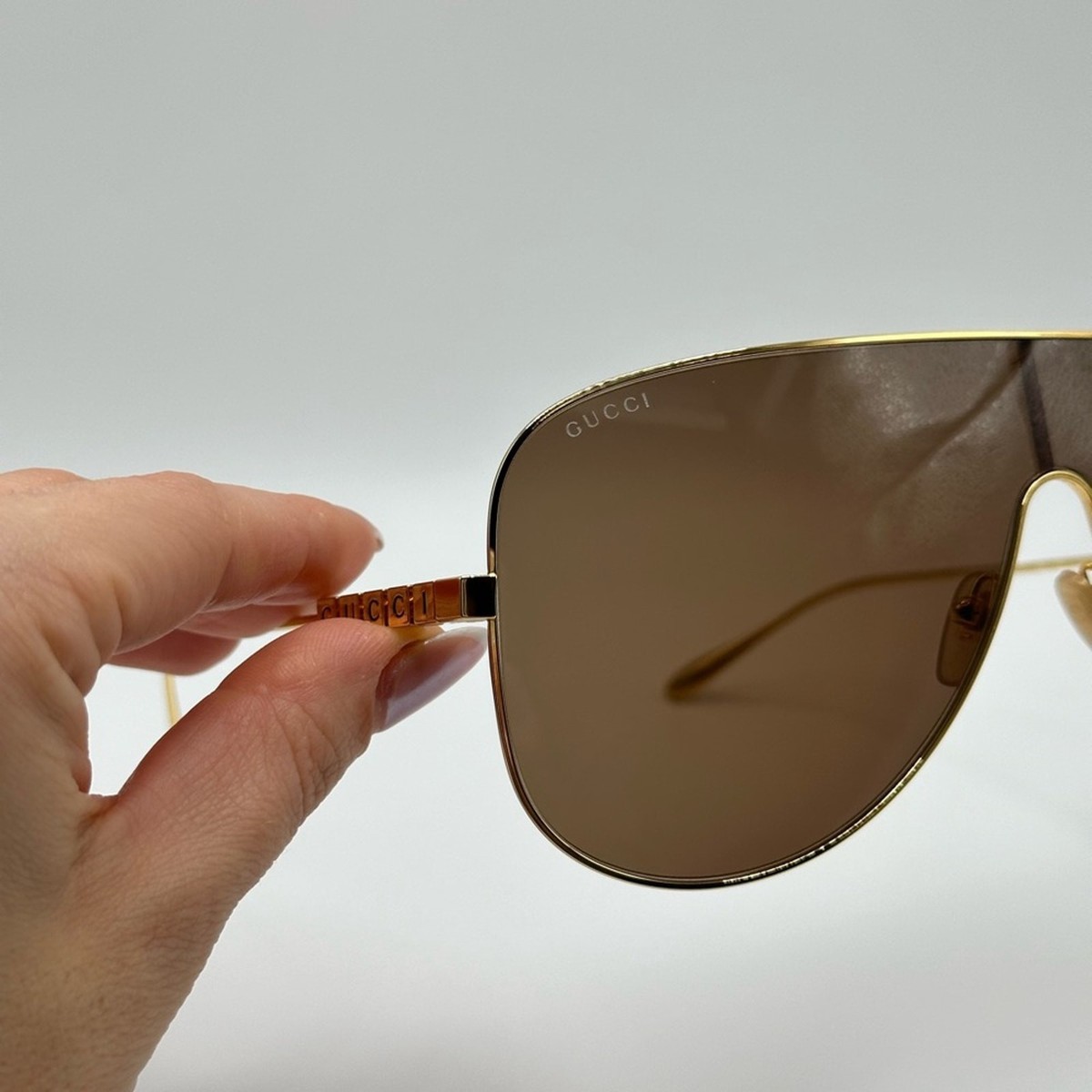 Gucci GG1436S 002 Shield Sunglasses - Gold/Brown BRAND NEW GUCCI GG1436S 002 Gold Brown Unisex Sunglasses | eBay main image 2