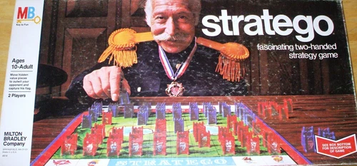 Stratego Board Game Vintage 1977 MB Milton Bradley 4916 Complete & MINT