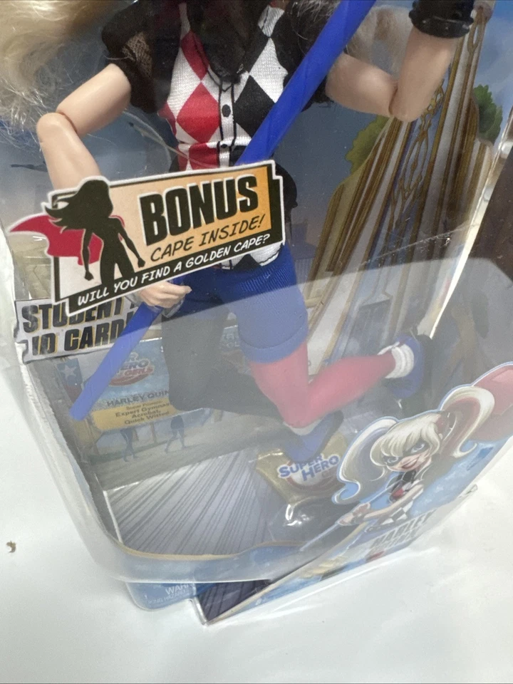 Lote DC Super Hero Girls: Harley Quinn con capa dorada, hiedra venenosa y escarcha Foto 3 de 4