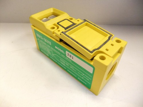 Banner Engineering 2R1 MULTI-BEAM Scanner Block - Picture 2 of 5