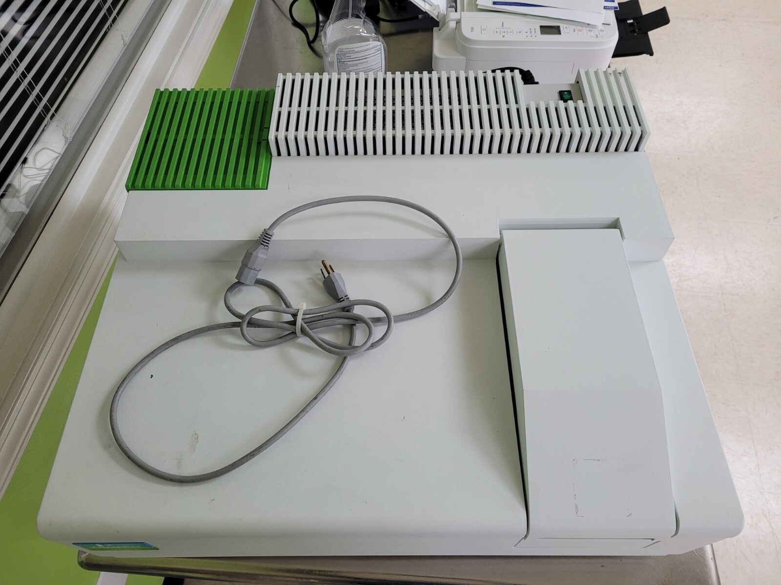 PE UV Vis Spectrometer Lambda 35 Great Shape 2 Sets Of UV Cuvettes Pe uv vis spectrometer lambda 35 great shape 2 sets of uv cuvettes