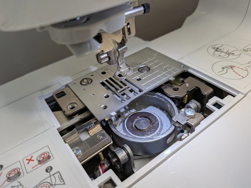 BROTHER SE425 Sewing and Embroidery Machine - Please Read  - Image 3 of 4
