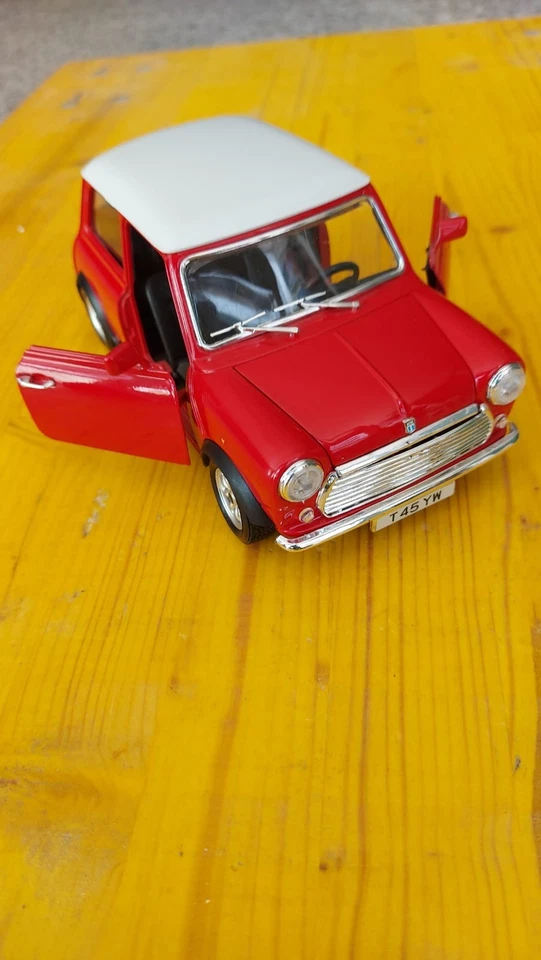 Mini Cooper 1964 Burago 1:16 Rossa Diecast Modellino Auto Collezione - Immagine 2 di 4