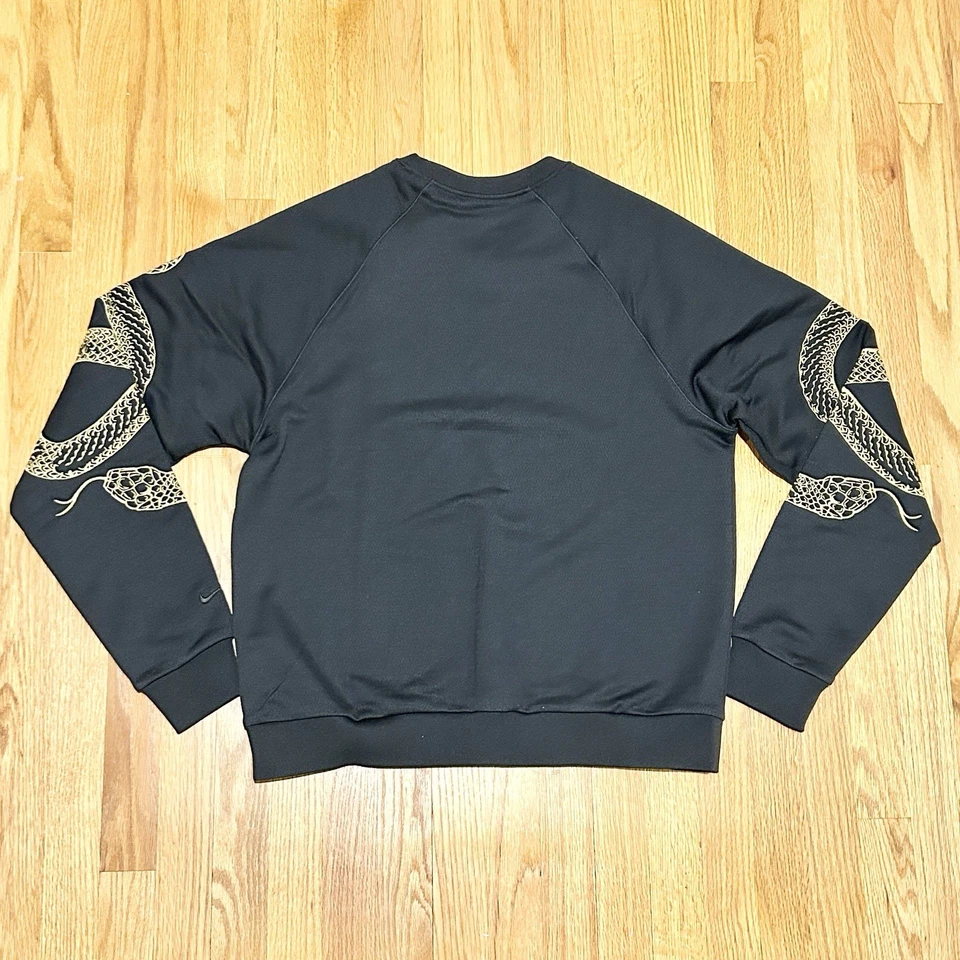 Nike Kobe Therma-FIT Men’s Size M Year Of The Mamba Black Gold Red Crewneck - Image 4 of 4