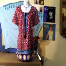 DR 2, women's floral tunic top, 1X, multicolored, ties in front, short sleeve.