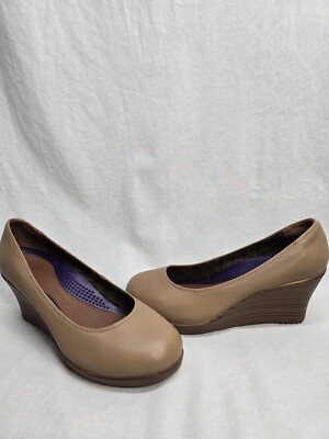 Crocs A-Leigh Wedge Heel Pumps Women's Sz Beige Closed Toe