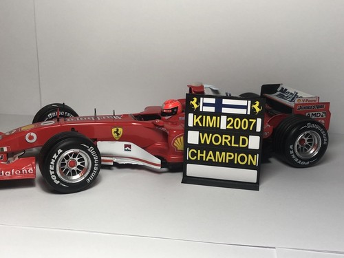 Pitboard 1:43/1:18 (Pizarra F1) / Kimi Raikkonen (Ferrari) 2007 World Champion - Imagen 12 de 13
