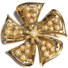 VINTAGE STUNNING GOLD TONE FAUX PEARL CRYSTAL FLORAL PIN BROOCH ~SIGNED: CORO