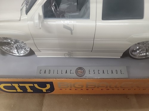 JADA TOYS DUB CITY 2002 CADILLAC ESCALADE WHITE 1:18 DIECAST MODEL CAR - Picture 5 of 6