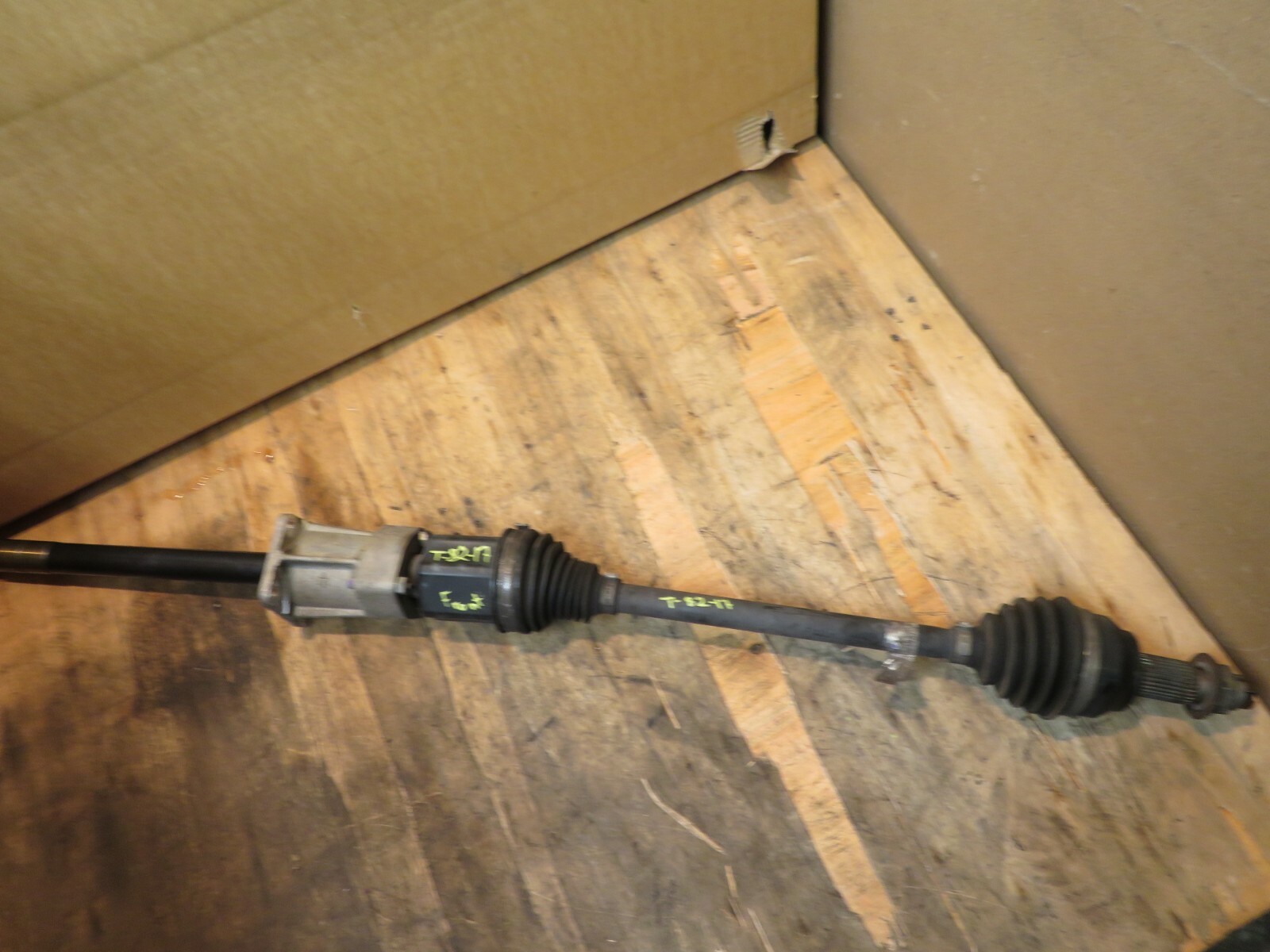 2014-2017 MASERATI GHIBLI SEDAN FRONT LEFT DRIVER SIDE AXLE SHAFT CV U JOINT OEM