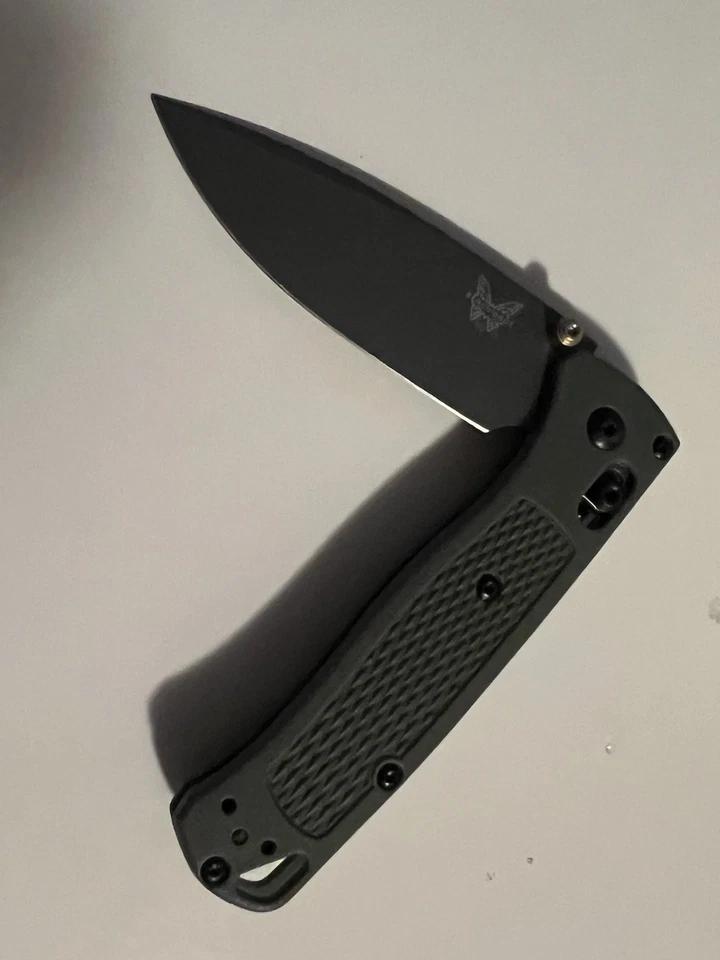 Cuchillo Plegable Benchmade Bugout - Negro (535BK-2) Foto 2 de 3