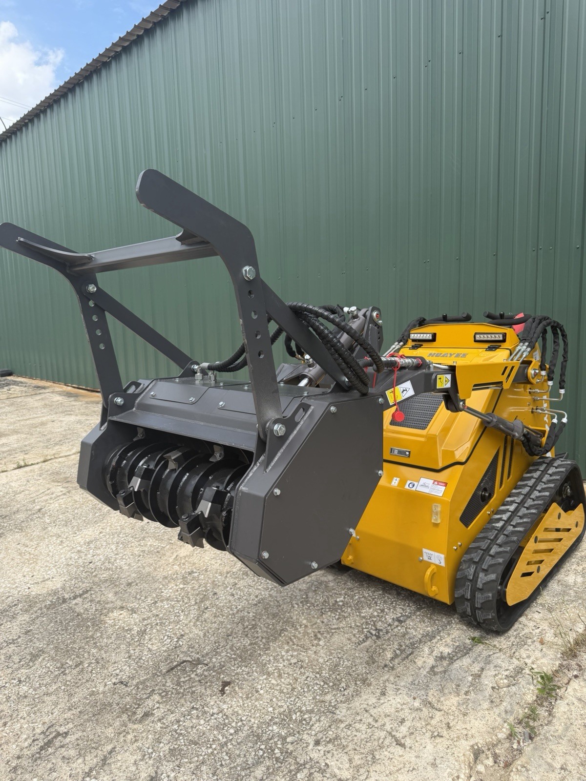 Mini Skidsteer Forestry Mulcher attachment for Gas Skidsteer With V-Twin Engine