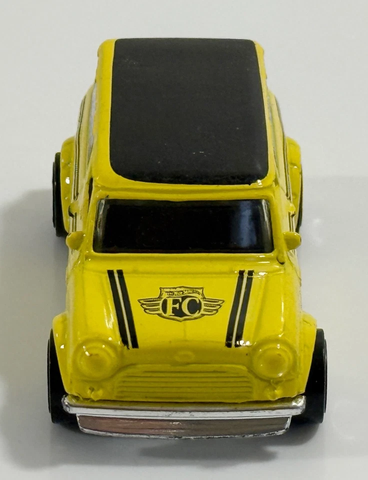 Mini van 67 Austin #175 amarillo Campbells garaje Hot Wheels City Works escala 1:64 Foto 2 de 4