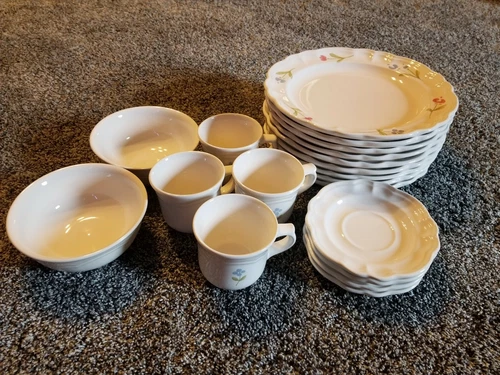 Pfaltzgraff Scalloped Flower Design Plate Set (9 plates) + More (19 items total)
