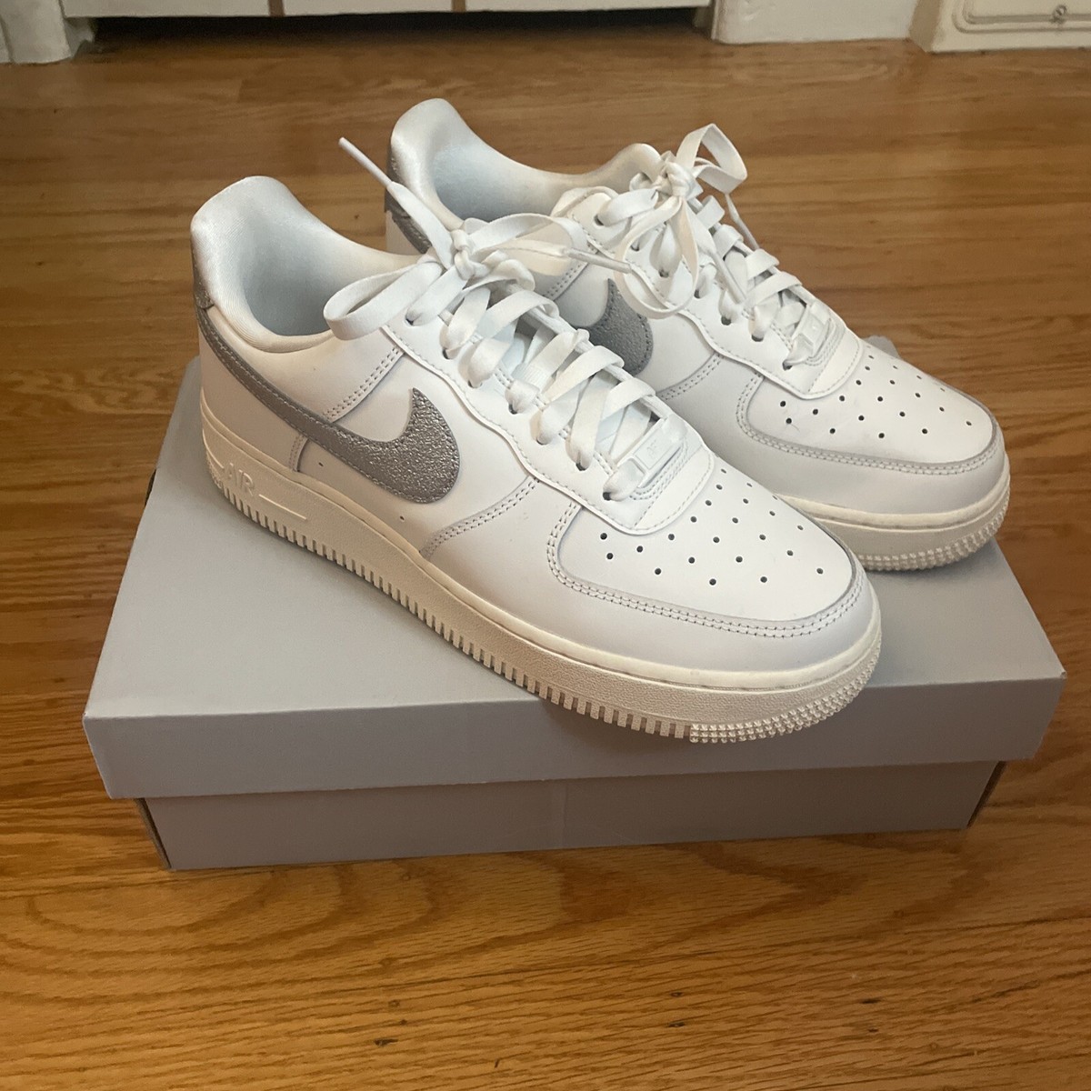 Women's Nike Air Force 1 '07 ESS TRND Smmt Wht/Metallic