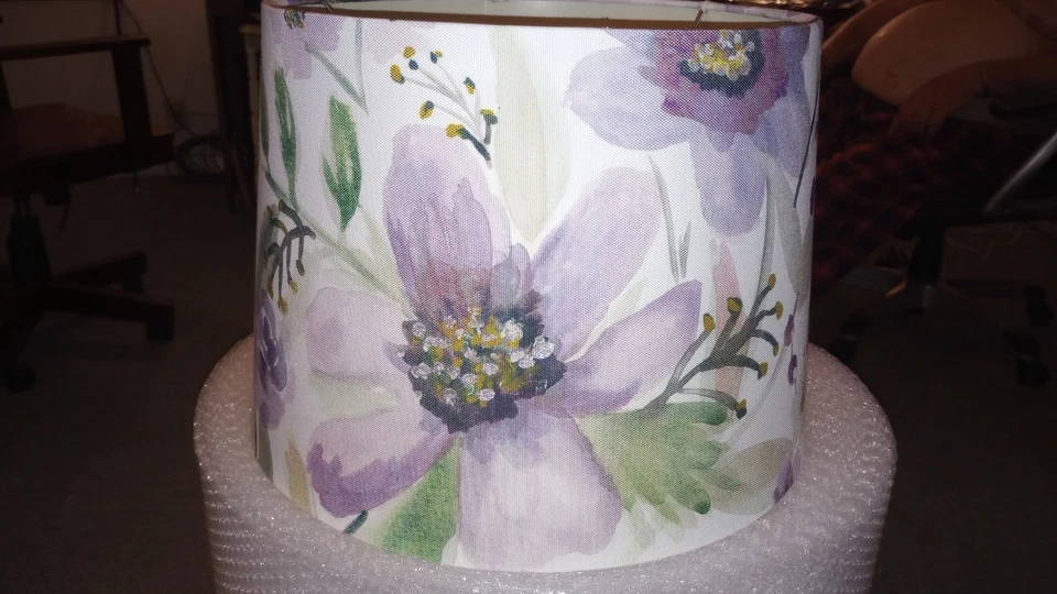 Pantalla Lámpara Floral Púrpura Blanco Multicolor Tela Tambor Blanco Interior Buen Estado Foto 2 de 4