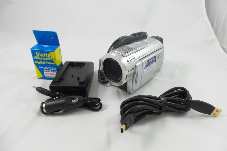 Sony NTSC 6.1 MP DVD Camcorder - 10x Zoom - Video Transfer (DCR