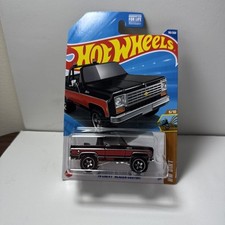 Blazer Chevrolet 2025 Hot Wheels 1975 ~ rosso/nero