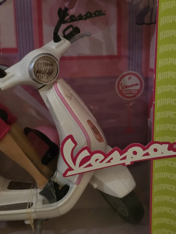 Barbie Vespa Scotter con Barbie Foto 3 de 4