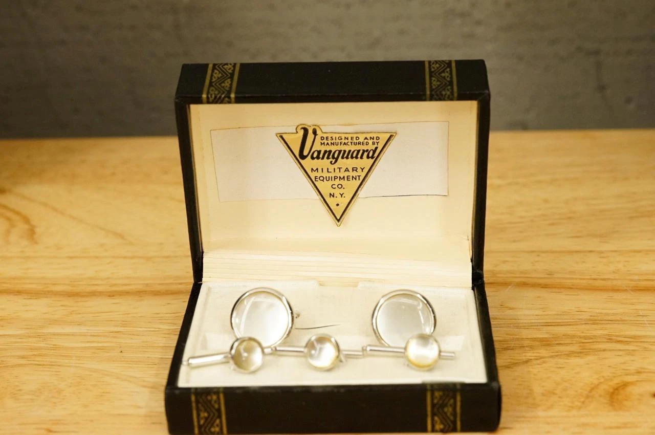 Ensemble de boutons de manchette vintage homme succession avant garde équipement militaire MOP