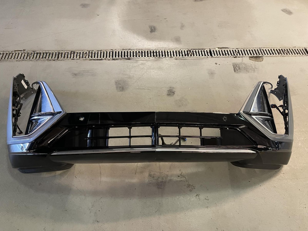 New OEM GM Lower Bumper Assembly Grille Cam 2022-2025 Cadillac  