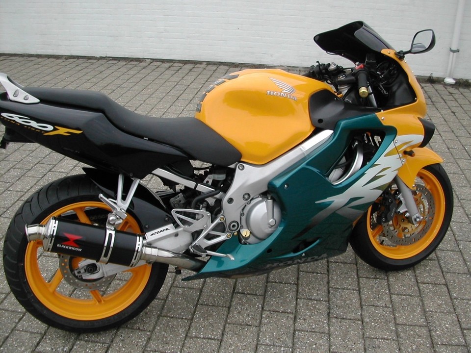 Honda cbr 600f4