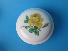 10922: Meissen Deckeldose gelbe Rose,2 Schleifstriche, Restaurations-Objekt!
